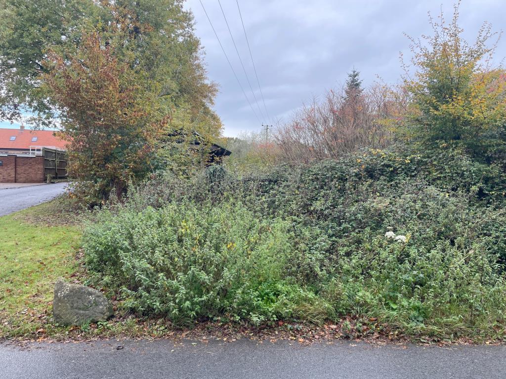 Lot: 35 - FREEHOLD SITE WITH DILAPIDATED TIMBER BUILDING - View from Headcorn Road